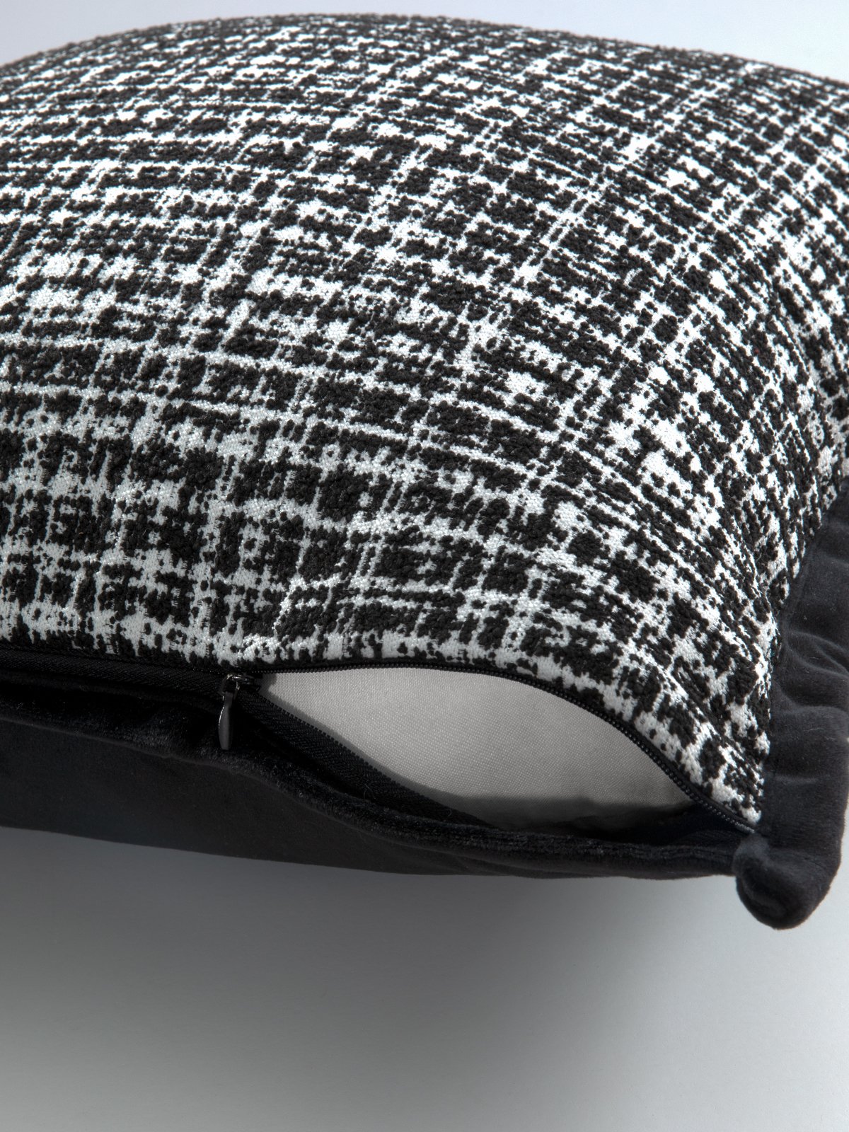 Chanel-inspired Checkered Cushion Cover 3 Chanel-inspired Checkered Cushion Cover - Imagen 3